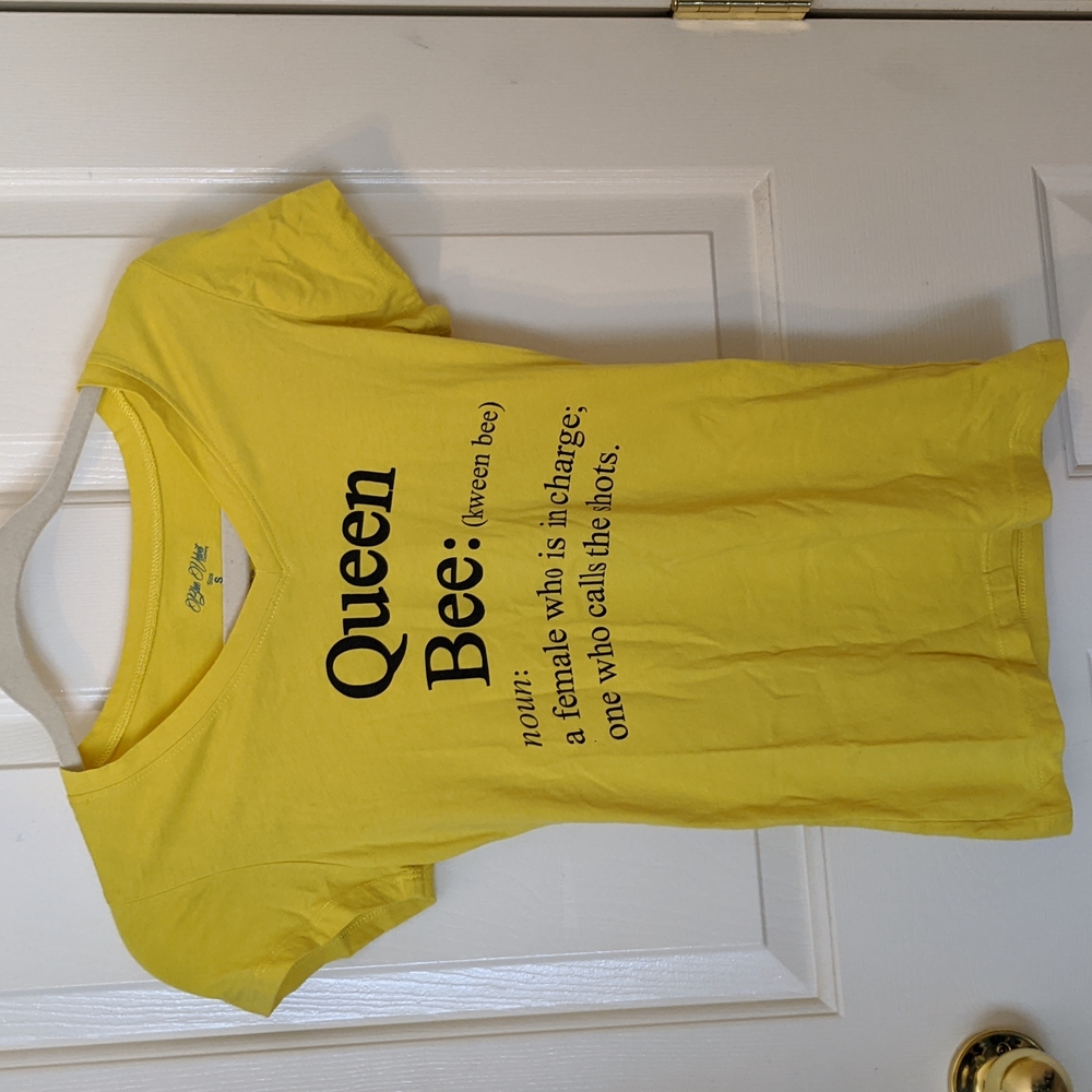 Juniors S Yellow T-shirt